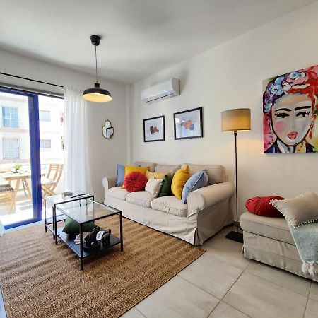Frida'S Cozy Two Bedroom Apt 라르나카 외부 사진