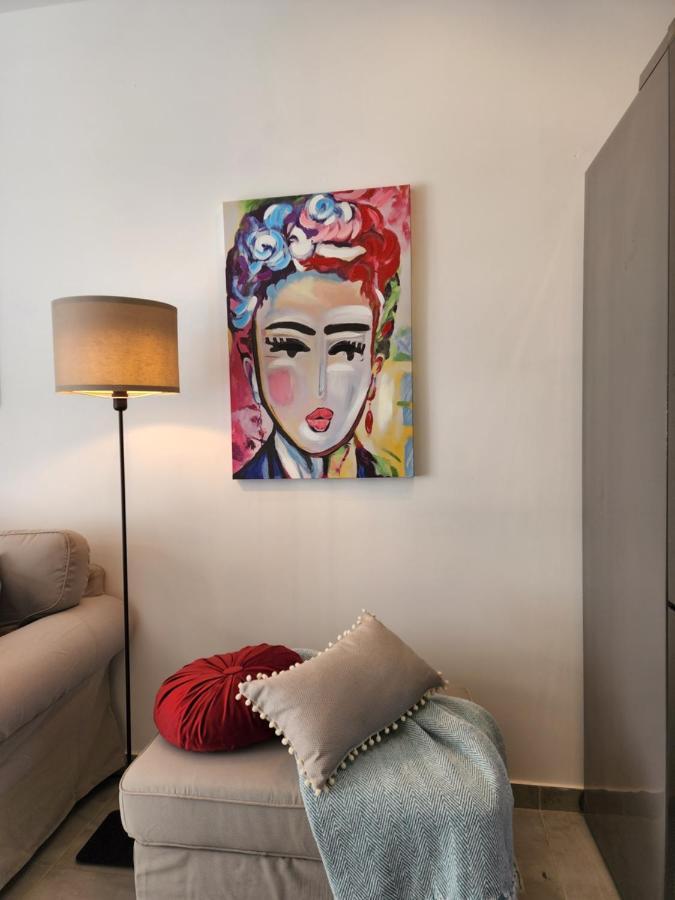 Frida'S Cozy Two Bedroom Apt 라르나카 외부 사진