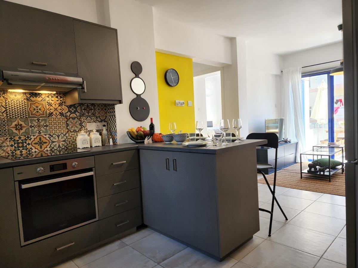 Frida'S Cozy Two Bedroom Apt 라르나카 외부 사진
